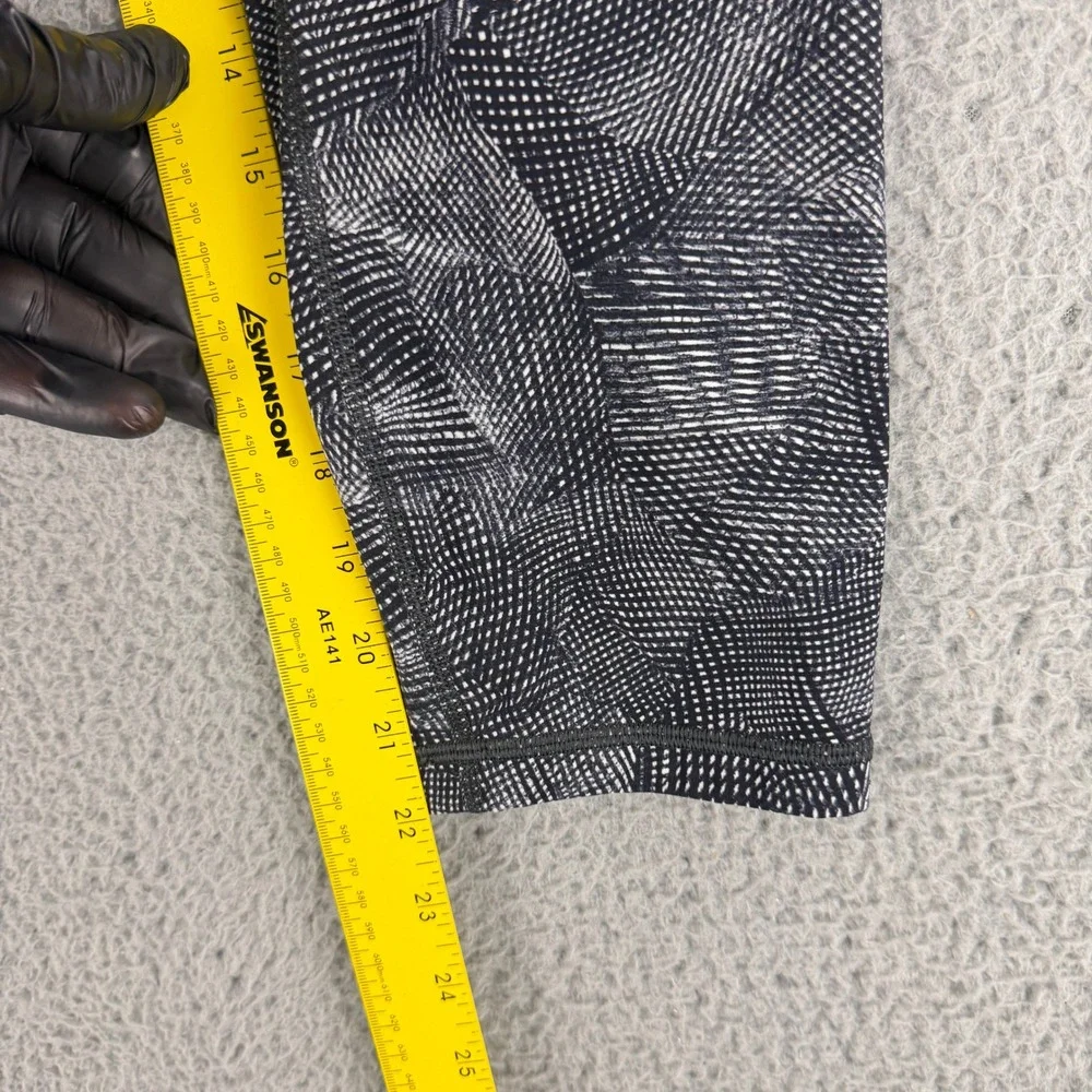 Lululemon Fast and Free Crop Leggings Womens 10 Black Geo Dot Pockets Nulux Run